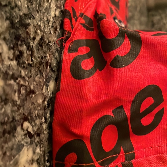 It’s a savage hat it has a drippy bear on it - Picture 4 of 4